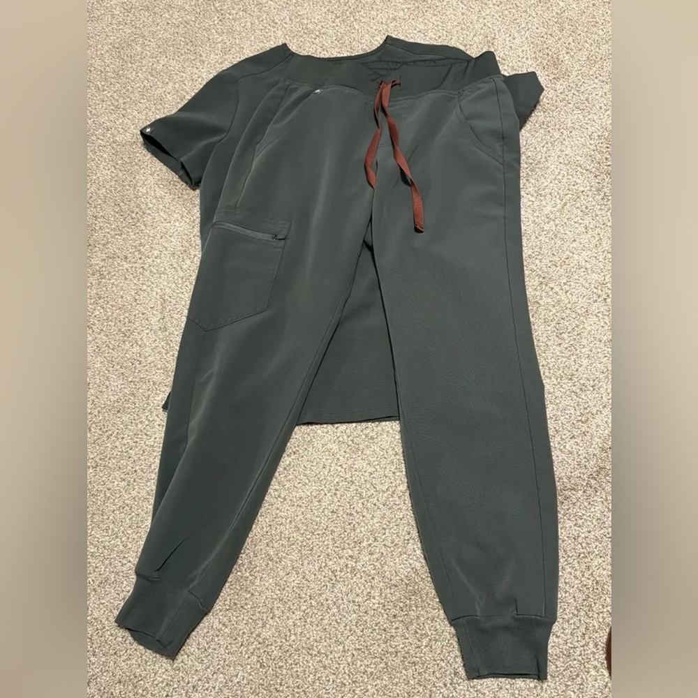 Figs Scrub Set - image 2